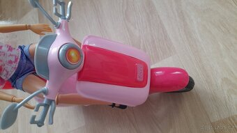 Panenka Anlily kloubová se skútrem - 2