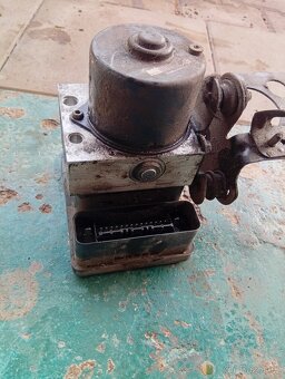 Prodám ABS na VW golf 5. 1.4 TSI , 103 kw - 2