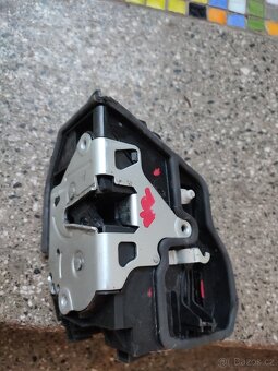 BMW F20 zámek LP dveří - 2