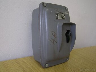 Jistící vypínač 4A - 2