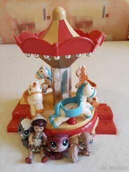 Kolotoč pro panenky - 2