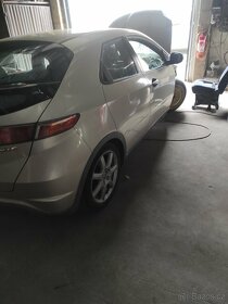 Honda Civic 8 ufo - 2