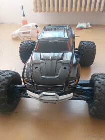 Traxxas Revo 3.3 Nitro a Traxxas T maxx Nitro - 2