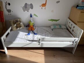 Detska postel Ikea s matraci. - 2