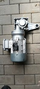 Motor z převodovkou - 2