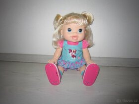 Hasbro Chodící a mluvící panenka Baby Alive - 2