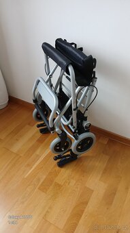 Invalidní vozík pro převozy - 2