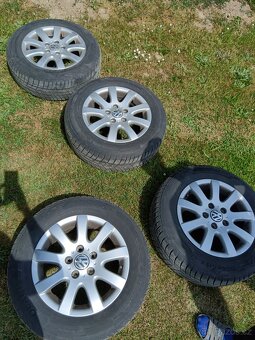 Prodam kola 15 VW se zimnimi pneu Barum - 2