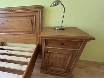 Celodřevěná stylová ložnice z dovozu - 2