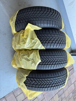 Zimní pneu 235/60 R18 V - 2