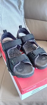 NOVÉ chlapecké sandály Superfit 37 - 2