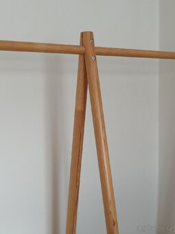 Vysoký dřevěný stojan na oblečení Karup Design - 2