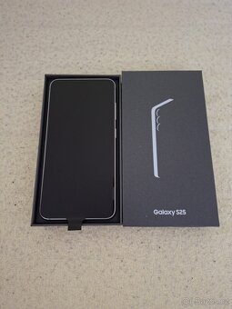 NOVY SAMSUNG S25 12/128GB. ZARUKA. - 2