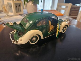 1:18 Volkswagen Brouk Maisto zelený - 2