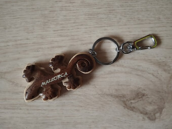 Přívěšek ještěrka 2× (Mallorca a písmenko "J"),ostatní - 2