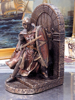 TEMPLÁŘ - figurka výška 19,5 cm ručně malovaná - 2