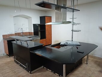 Kuchyňská linka s barem - 2