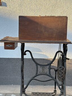 Historický šicí stroj Frister & Rossmann – kompletní - 2