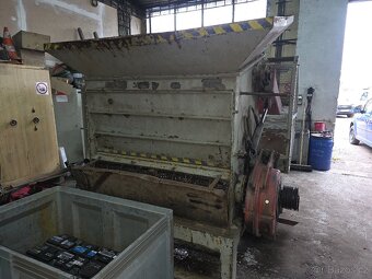 Jednohřídelový drtič - 2