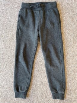 Prodám tepláky vel.134/140 zn.H&M - 2