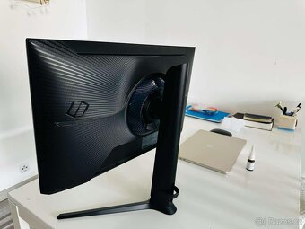 Herní monitor Samsung Odyssey G5 G55C - 2