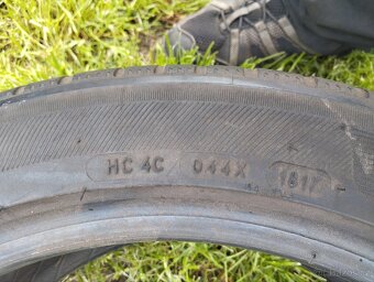 Pneu 235/45 R17 - 2