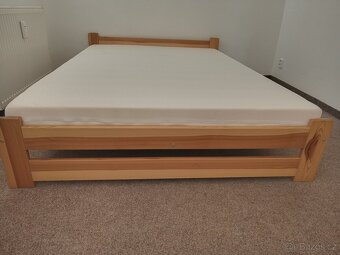 Prodám postel z borovice 140x200 cm - 2
