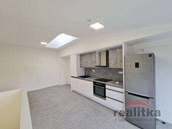 Pronájem mezonetového bytu 2+kk, 44 m2, Náměstí Osvoboditelů - 2