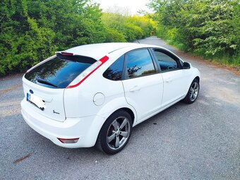 Ford Focus 1.6 74 kW, 179tis km, bez koroze, facelift - 2