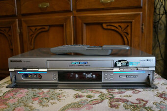 Panasonic Super S-VHS NV-HS880 s dálkou - 2