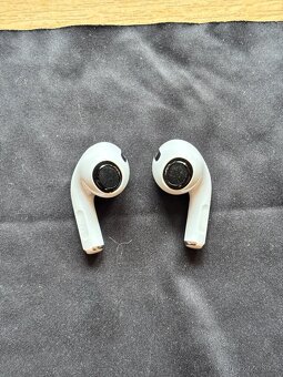 Sluchátka Apple AirPods Pro (1.generace) - 2