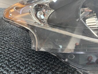 Pravé přední světlo Peugeot 208 originální - 2