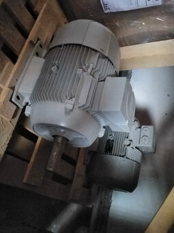 Motor 11kw nový - 2