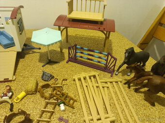 Schleich 72141 - Tajný výcvik v karavanu - 2