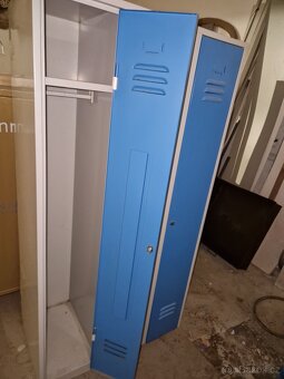 Šatní skříňka kovová - 2