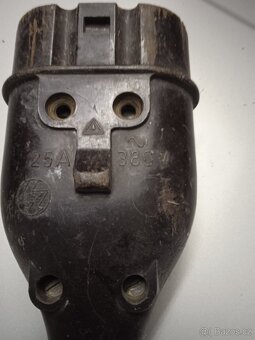 Bakelitová zástrčka - 2