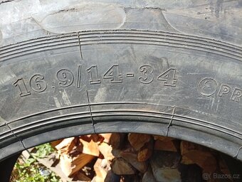 NOVÁ pneu na traktor . - 2