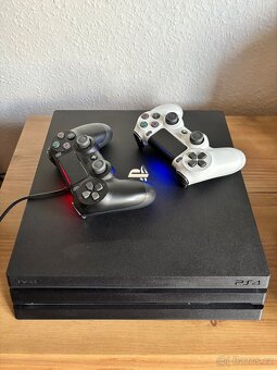 PS4 PRO 1T + dva ovladače + hry - 2
