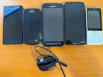 Mobilní TELEFONY 5x - 2
