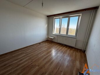 Nabízíme pronájem bytové jednotky 2+1, v ulici Kamenná 5102, - 2