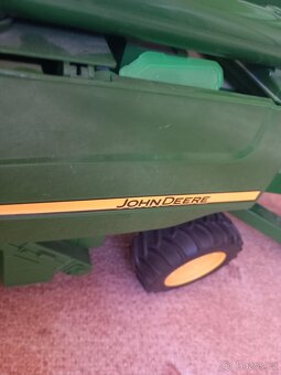 Bruder Kombajn JonDeere za 600kč - 2