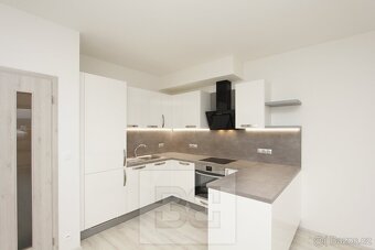 Prostorný byt 2+kk s terasou a garážovým stáním v Modřanech, - 2