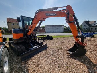 Kompaktní rypadlo DEVELON DX55R-7 - 2