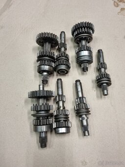 Prodám dily čz 125 a 150 - 2