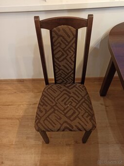 Rozkládací jídelní stůl + 6 židlí - 2