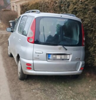 toyota verso yaris - 2