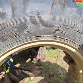 Pneu 12,4-24 - 2