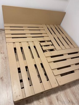 Postel z palet - 2