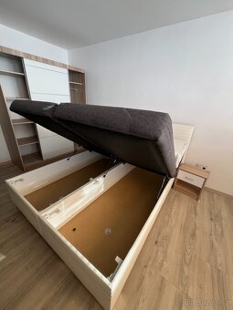 Čalouněná postel - 2