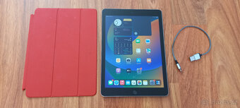 Apple Ipad model 1822 - 2